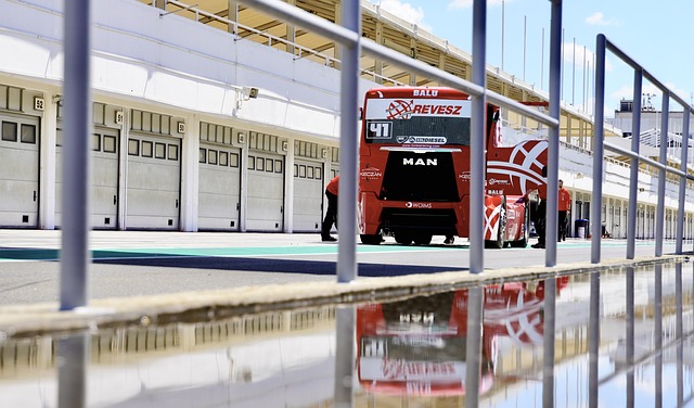 至少有三家 至少有三家