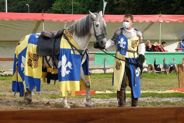 埃迪·豪：我們在對手的第一次進攻即丟球！戈登慘遭膝傷！.